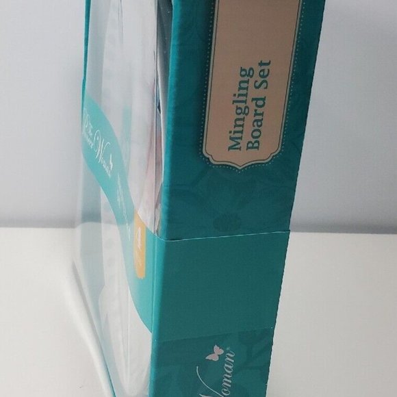 PIONEER WOMAN MINGLING BOARD SET 4 PIECES FLORAL BRAND NEW NIB - Picture 8 of 9